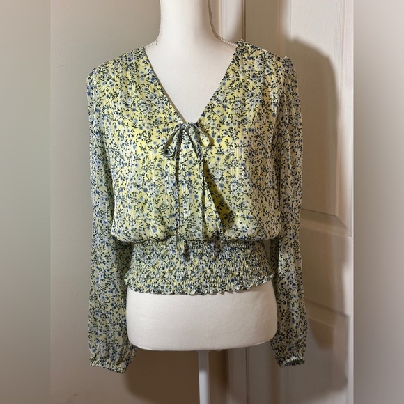 autres filles cross over tie front floral print blouse. - Picture 1 of 8